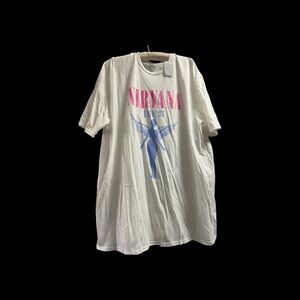 🧵🧶((NWT)) Women’s 2X “NIRVANA” Tee🧶🧵